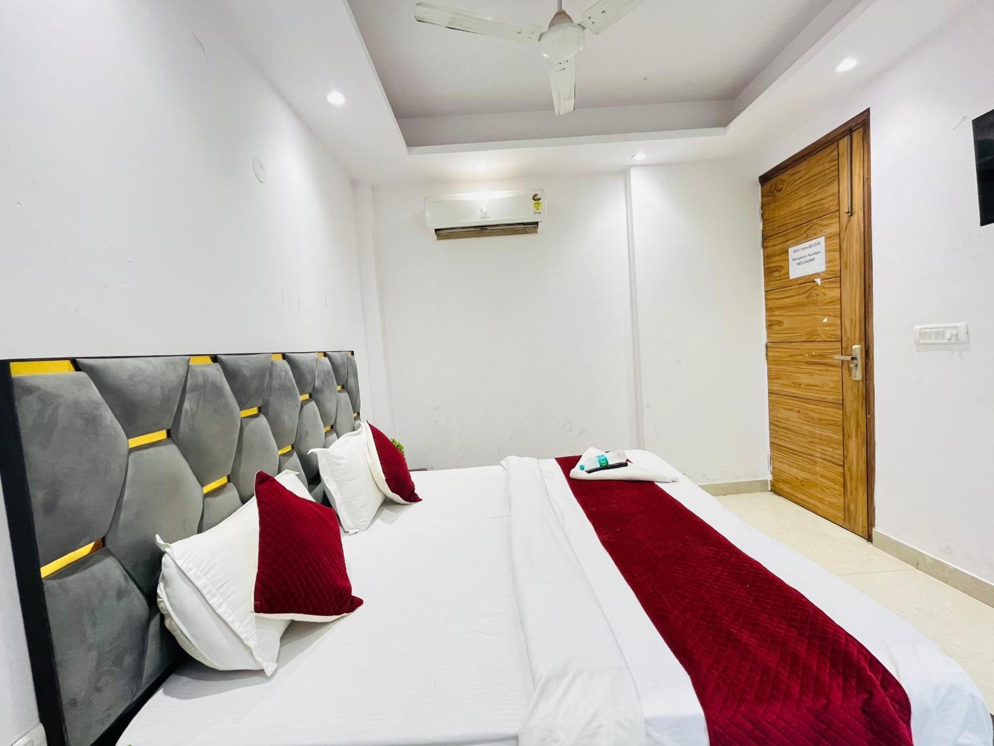 Seven Near Dlf Avenue Hotel